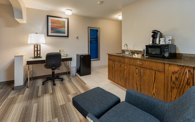 Country Inn & Suites by Radisson, South Haven, MI