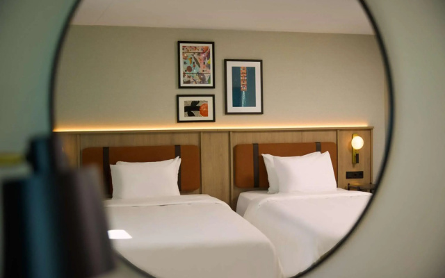 Отель DoubleTree by Hilton Rotterdam Centre