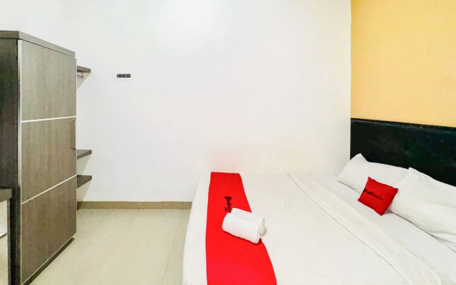 RedDoorz @ Jalan Basuki Rahmat Palembang – Guest Rooms – Palembang
