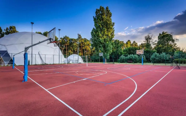 Holiday Inn Resort Warszawa Józefów**** by IHG