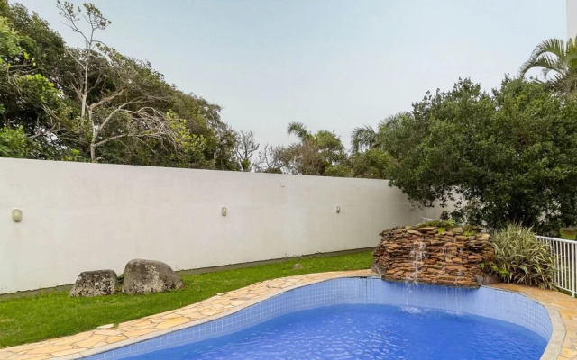 Apt Sea View w/ BBQ in Bombinhas Arn0104