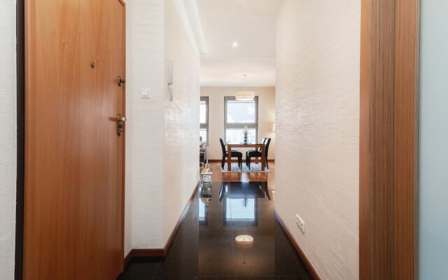 Apartment Jeziorańskiego by Renters