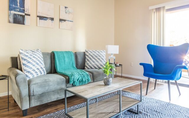 1 BR Apt with Parking by Frontdesk