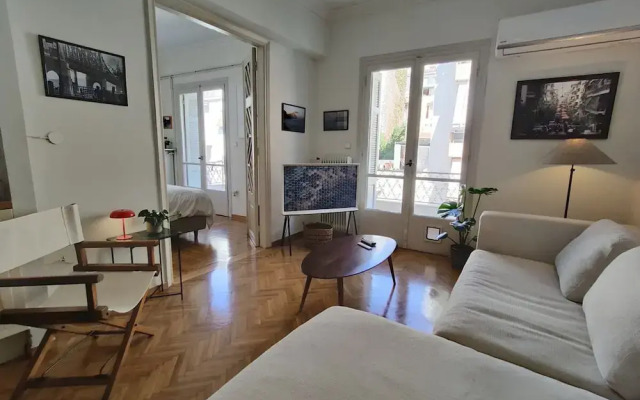 Stylish 1BR Apt With Retro Kitchen View Balcony