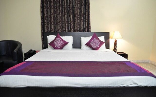 OYO 1749 Apartment Hotel Gayatri Nest