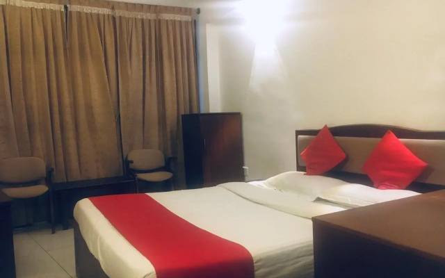 Easternwoods Hotel Raj