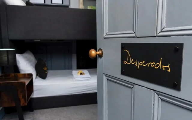 The Clifford Gathering - Sleeps Up To 10