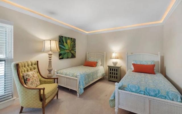 Sea Oats 4 Bedroom Condo by RedAwning