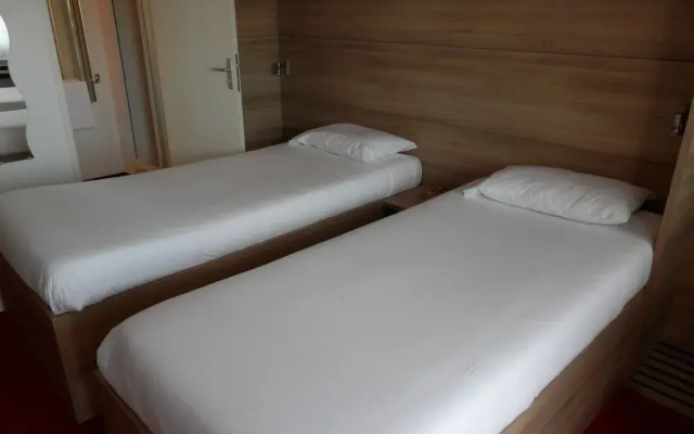 Ever Route 64 Brit Hotel Tarbes Ibos