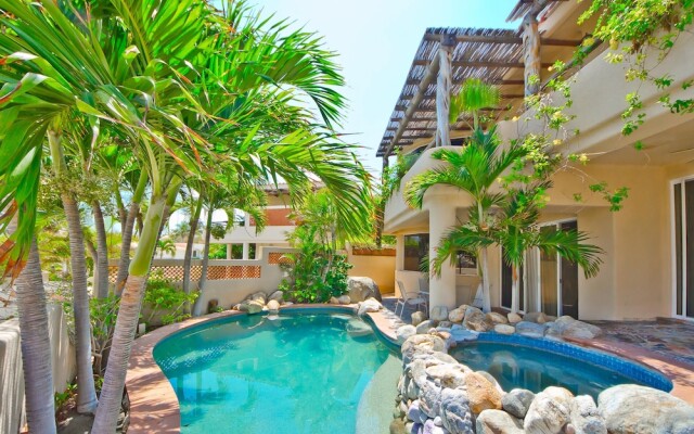 Spacious with Convenient Cabo Location, Villa Ballena