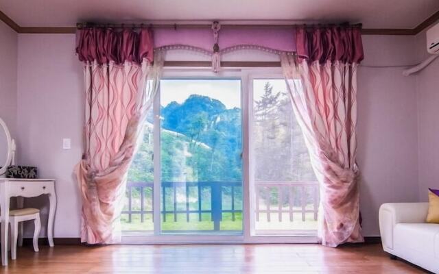 Heidi Pension G House