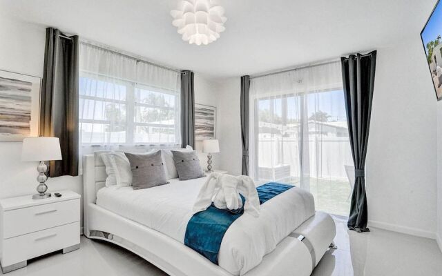 Heated Private Pool 4Br Modern Home