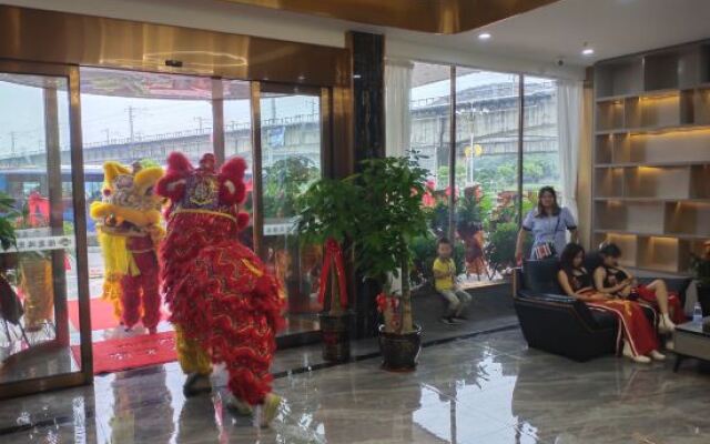 Guibei Scenery Grand Hotel (North Railway Station Zhonghao International)