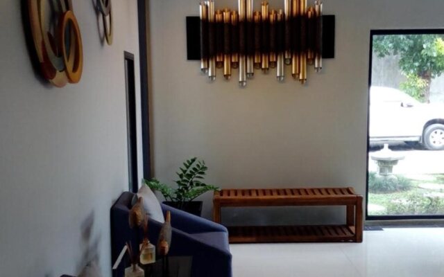 Lot 8 Serviced Apartments