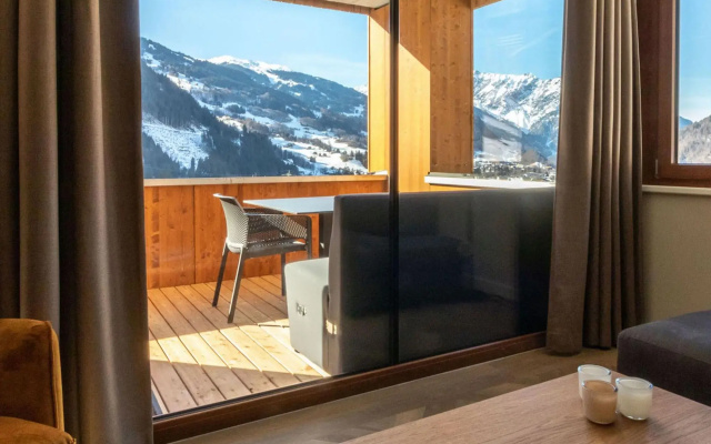 Luxury apartment with sauna, Zamang lift at 600 m.