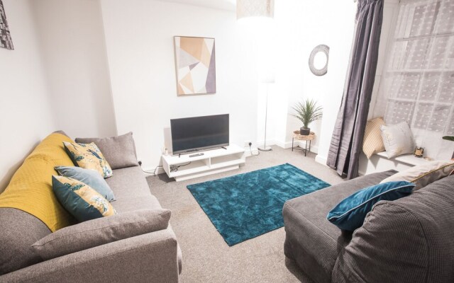 Short Stay Bristol - Oakfield Apartment