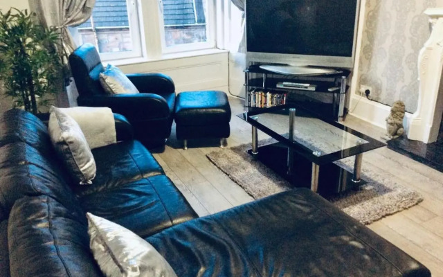 The Lion'S Den On Royal Street