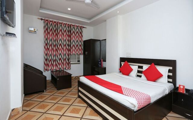 OYO 11008 The Ashoka Hotel