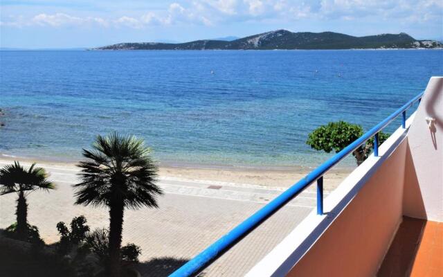 Nea Styra seafront apartment with stunning view