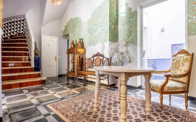 Cheerful 6 Bedroom House in Seville With Terraces
