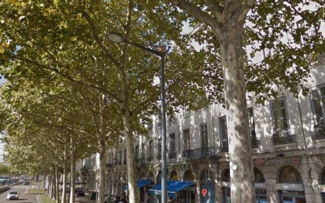 Honorê - Hôtel Pour Nomades Rêveurs - 3 Quai Gailleton