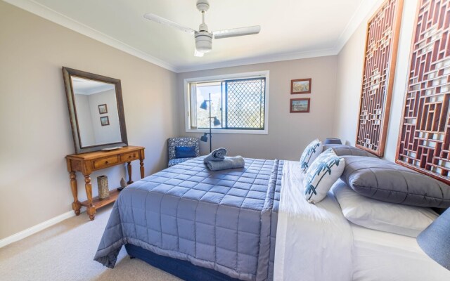 Beachside Gold Coast Apartment With Pool
