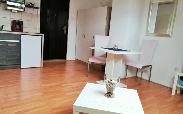 Mia Airport studio apartment