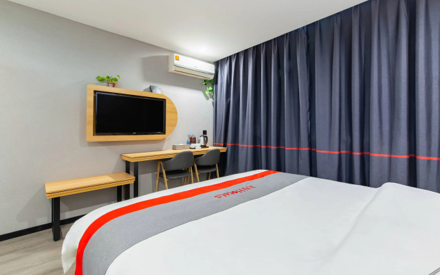 Yunyi Chain Hotel (Nanjing Qixia Yaohuamen Subway Station)