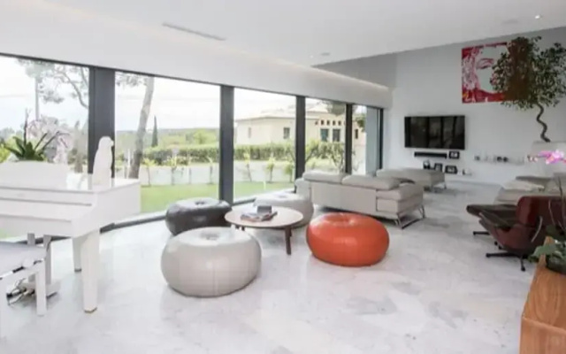 Spectacular Holiday Home With Private Pool Near the sea