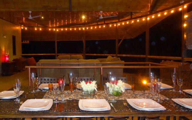 Manoas Luxury Camping and Villa Rentals