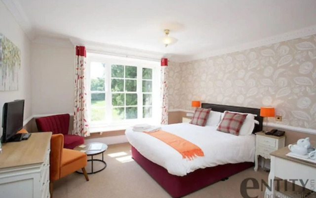 Woodlands Lodge Hotel