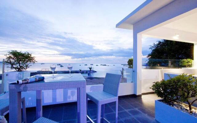 Villa 7th Heaven Beach Front