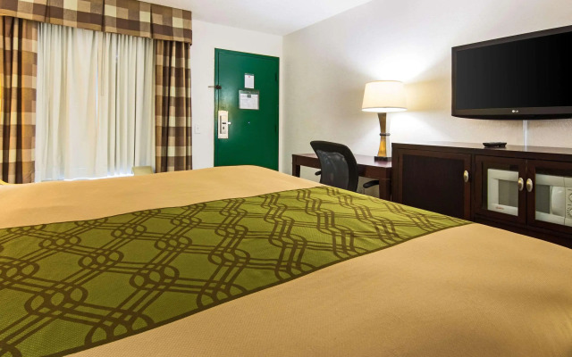 Econo Lodge Inn & Suites Macon North