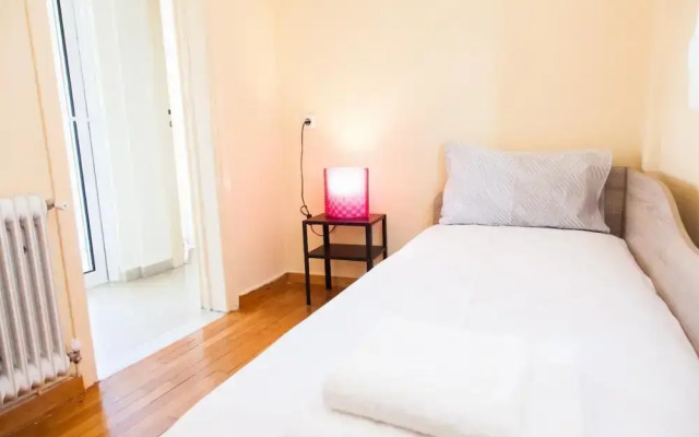 Bright apt w lovely view in Lycabettus