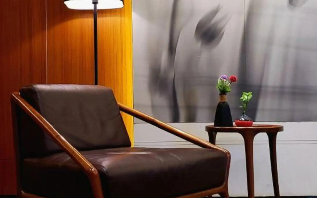 Xingguang Holiday Hotel (Zhengzhou Zijing East Street Metro Station)