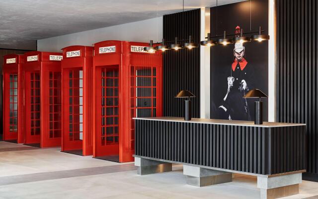 Radisson RED Hotel London Heathrow