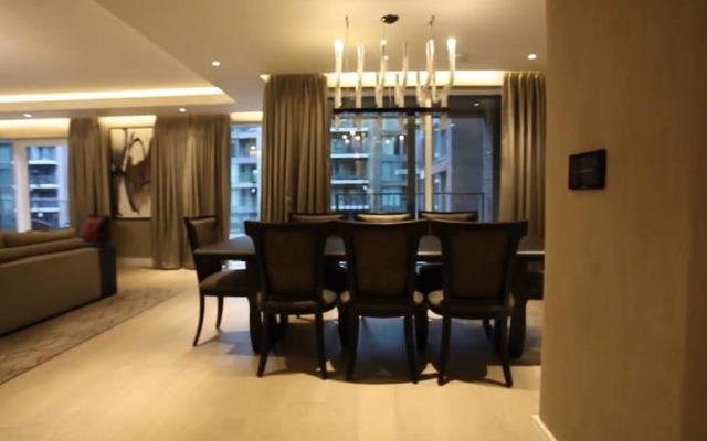 Luxurious Three Bedroom Flat in Chelsea Creek