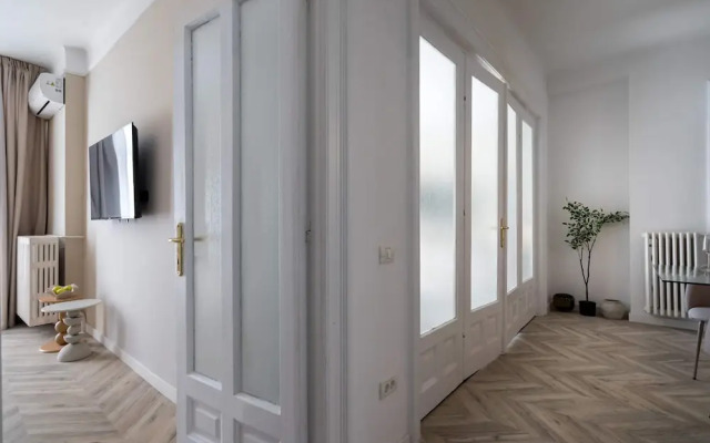 Elegant 3BR Retreat - Steps Away Cismigiu Gardens