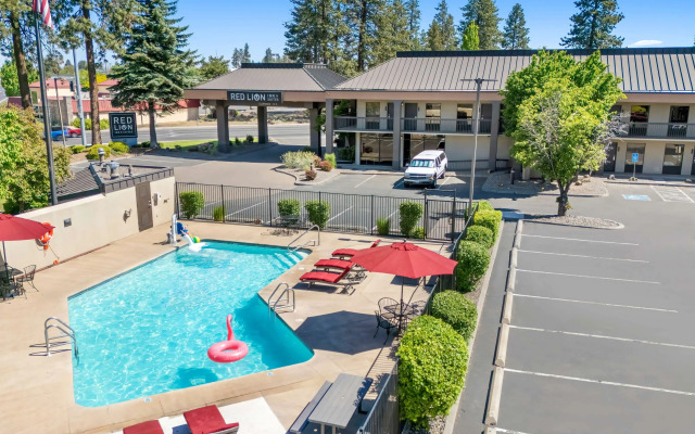 Red Lion Inn & Suites Deschutes River Bend