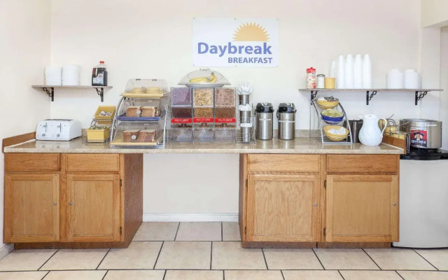 Days Inn by Wyndham Fresno Central