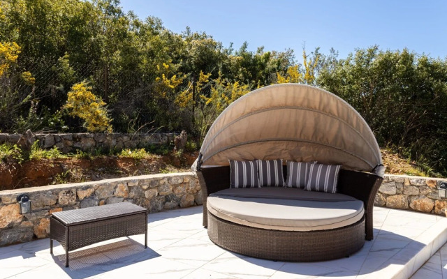 Modern Seaview Nest With Pool Panoramic Views