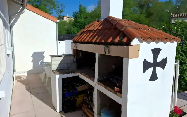 Villa in St Denis With Private Pool & Pyrenees View