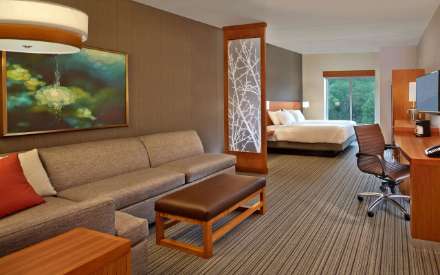 Hyatt Place Chapel Hill / Southern Village