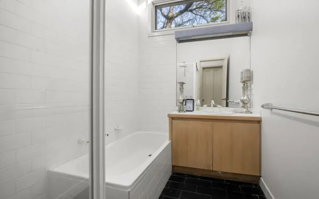 5-bed Haven With Pool Minutes From Beaches