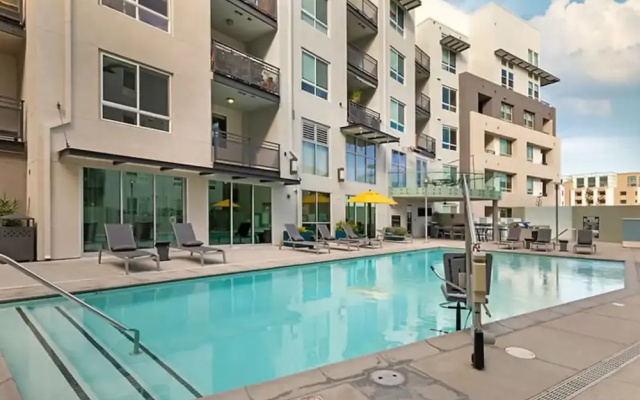 Elegant City Escape Gym Pool 10mins to Cedar