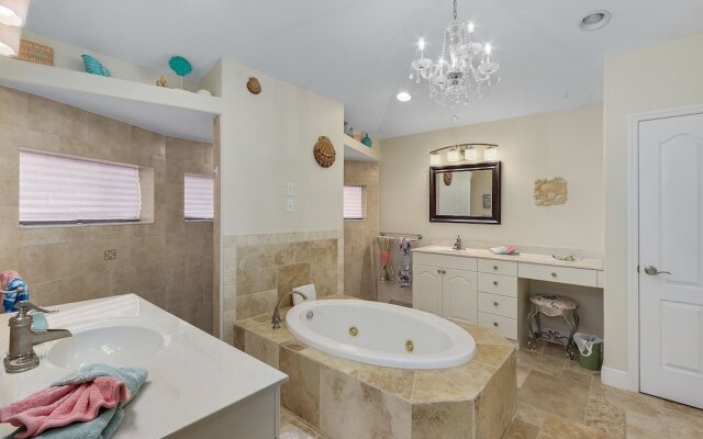 Villa Spain - Family Oasis in the Most Sought Area of Cape Coral