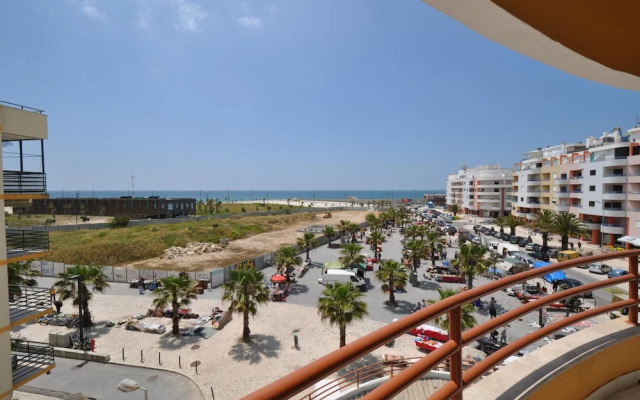 Apartment With Large Balcony and sea View