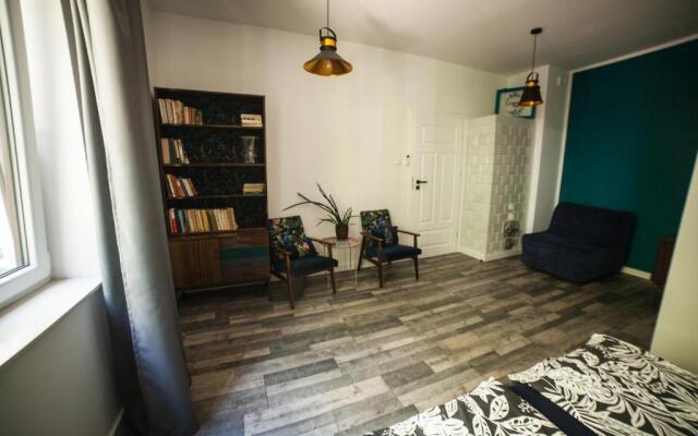 Lawendowo- sauna jacuzzi domki w ogrodzie i apartamenty w kamienicy