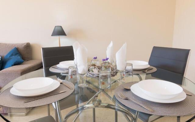 2197-Superb 2bedrooms in residence with pool!