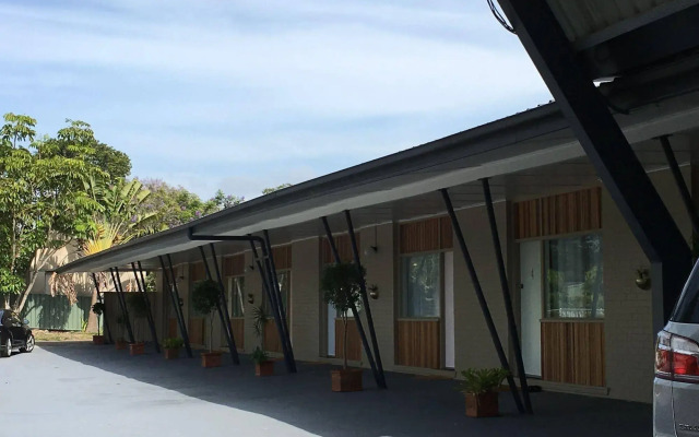 Belmont Palms Motel
